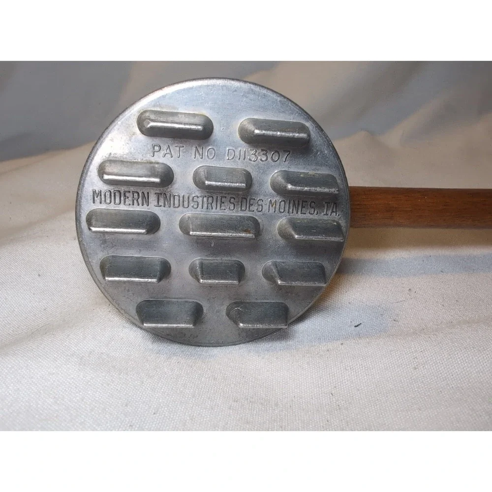 VINTAGE MODERN INDUSTRIES DES MOINES IOWA MEAT TENDERIZER / MALLET